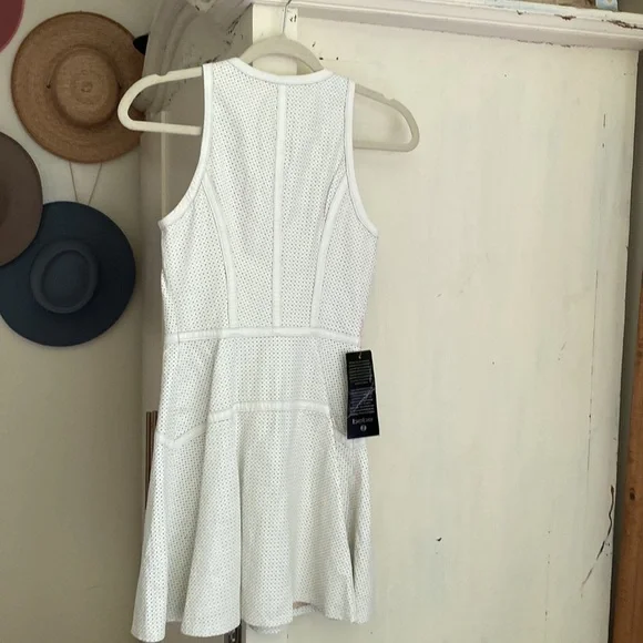 Bebe - Picture 4 of 7